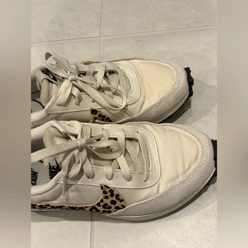 Nike Waffle Debut Women’s Sneaker Leopard Print Size 7